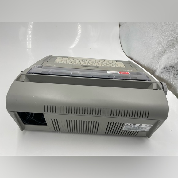 Brother SX-4000 LCD Display Electronic Typewriter. - Picture 2 of 6